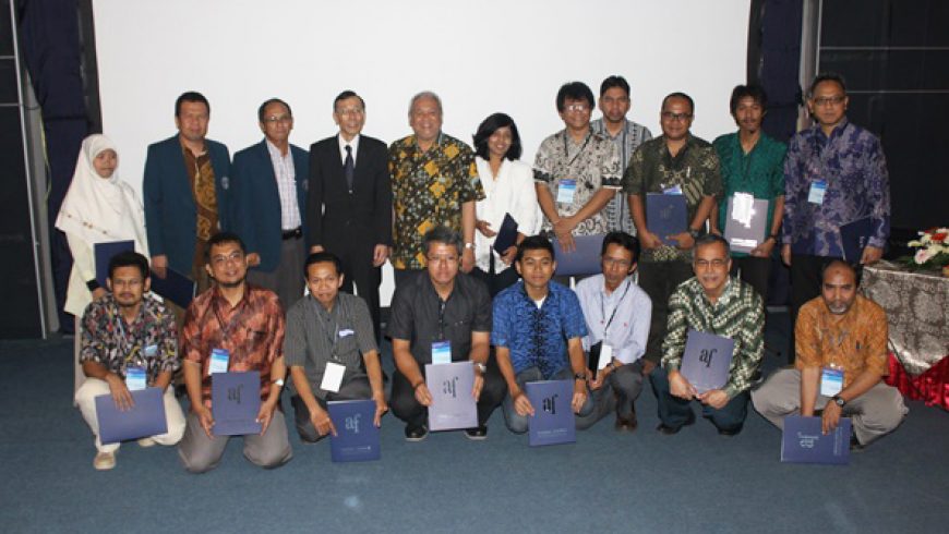 Berita: Grant Ceremony & Seminar on Research Findings Assisted by The Asahi Glass Foundation 2014