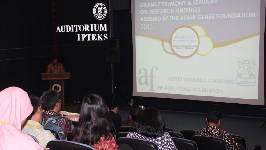 Berita: Grant Ceremony & Seminar on Research Findings Assisted by The Asahi Glass Foundation 2015