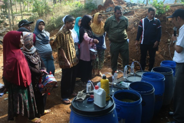 Cattle Breeder Assistance Program in Processing Cow Manure into Biogas and Liquid Fertilizer in the Jatinangor Area in the Context of Reducing Pollution in the Upper Citarum River